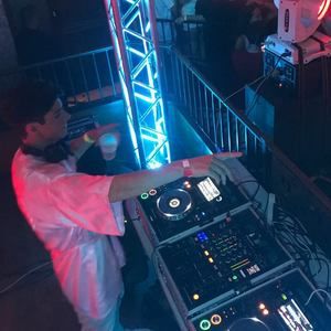 Meet your Posher, Niko